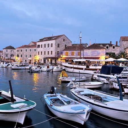 Ferienwohnung House At The Seafront Stari Grad  Exterior foto